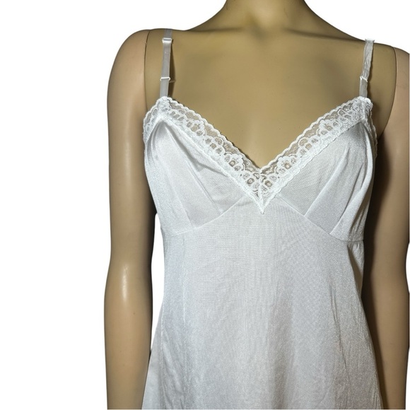 Vanity Fair women's Elegant Nylon White Lace Trim Chemise size 34 - Picture 5 of 10